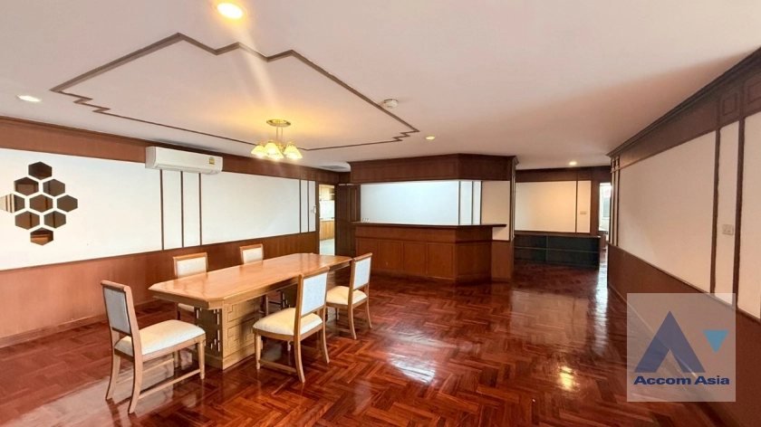 unit 3 Bedrooms  Apartment For Rent & Sale in Sukhumvit, Bangkok  near BTS Ekkamai (AA41462)