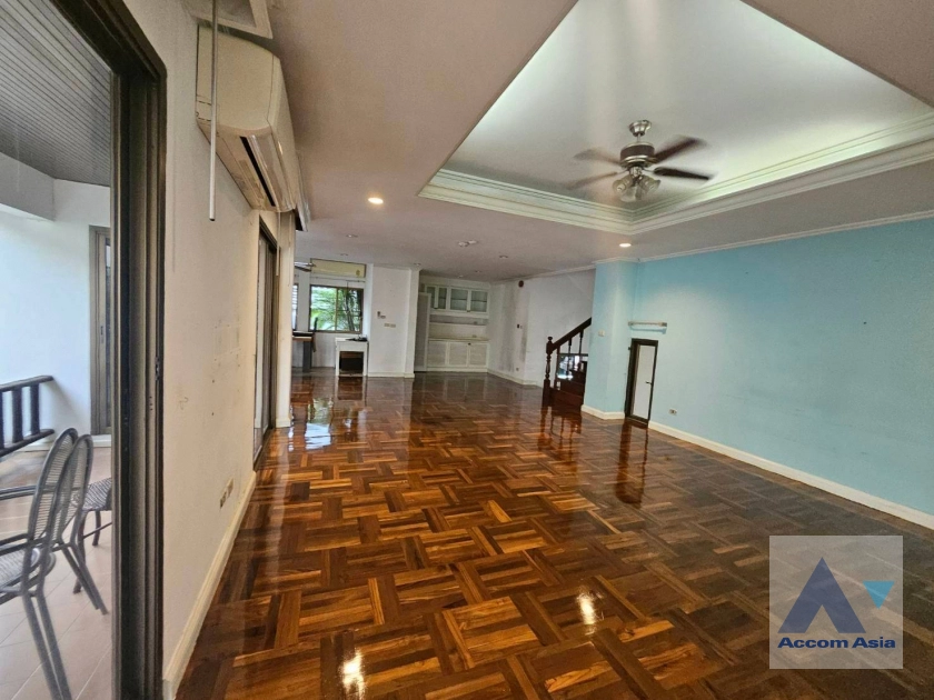 unit 4 Bedrooms  House For Rent & Sale in Sukhumvit, Bangkok  near BTS Phrom Phong (AA41471)