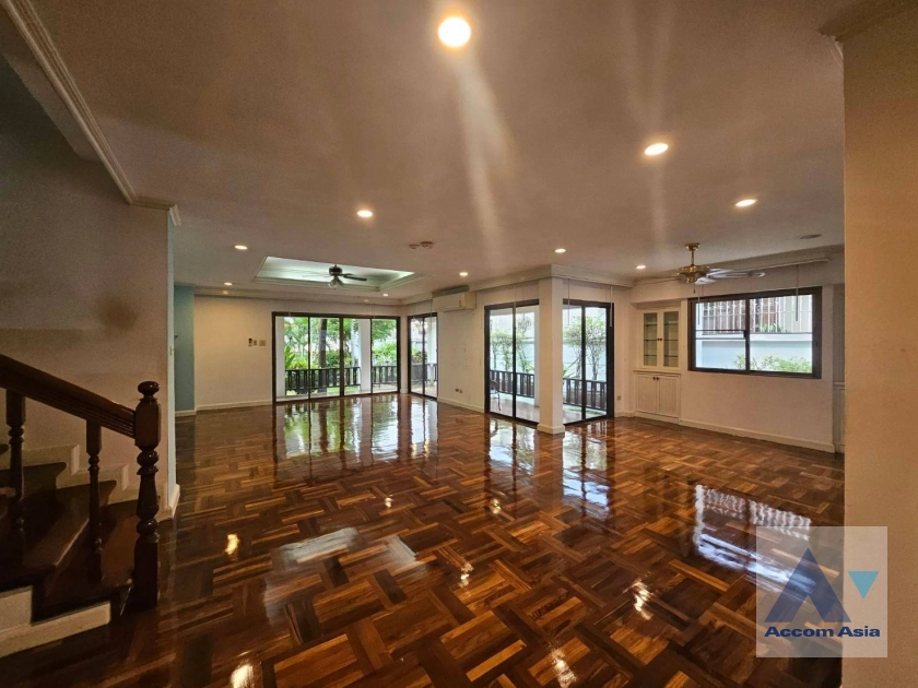 unit 4 Bedrooms  House For Rent & Sale in Sukhumvit, Bangkok  near BTS Phrom Phong (AA41471)