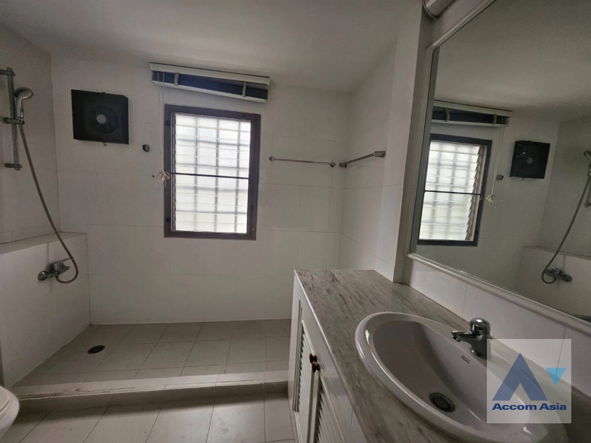 12  4 br House for rent and sale in Sukhumvit ,Bangkok BTS Phrom Phong at Kid Friendly House Compound AA41471