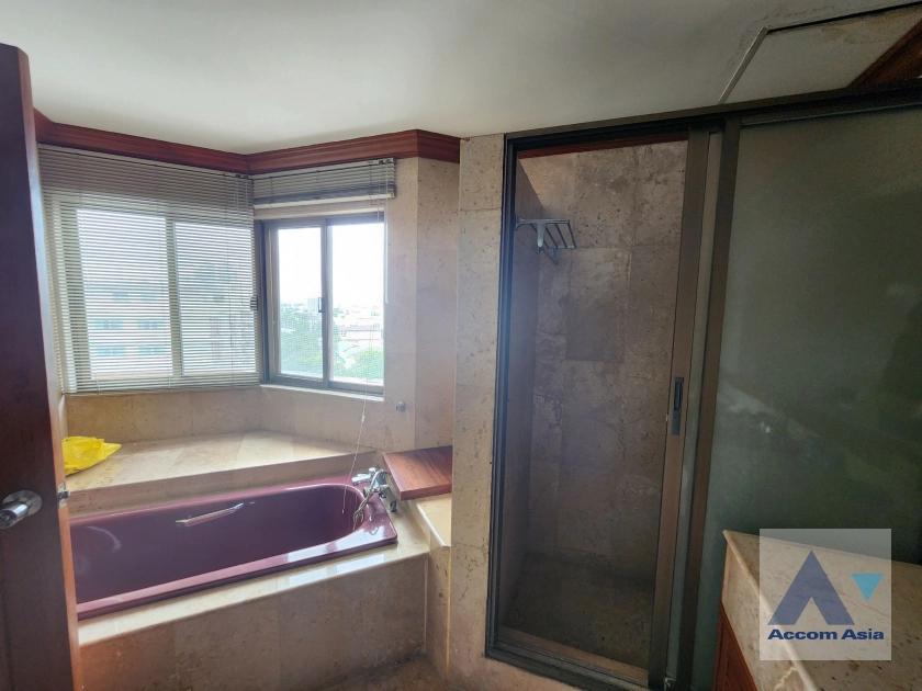 16  3 br Condominium For Sale in Sukhumvit ,Bangkok BTS Ekkamai at Castle Hill Mansion AA41472