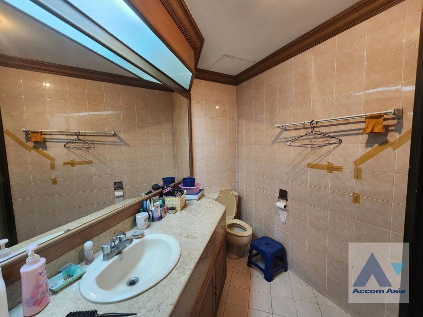 15  3 br Condominium For Sale in Sukhumvit ,Bangkok BTS Ekkamai at Castle Hill Mansion AA41472