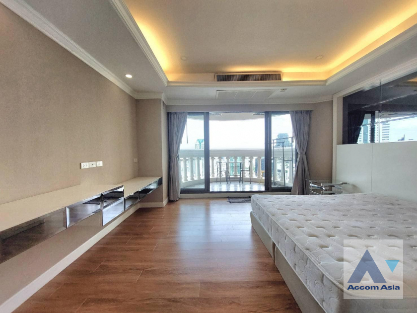 Nusa State Tower Condominium  1 Bedroom for Sale BTS Surasak in Silom Bangkok