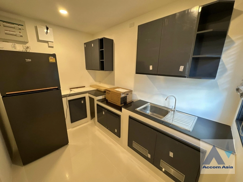 unit 4 Bedrooms  House For Rent in Phaholyothin, Bangkok  (AA41484)