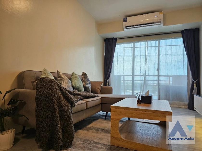 unit 3 Bedrooms  Condominium For Sale in Sathorn, Bangkok  near BRT Wat Dan (AA41498)