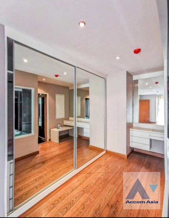 13  2 br Condominium For Rent in Charoen Nakhon ,Bangkok BTS Wongwian Yai at Sompob house AA41505