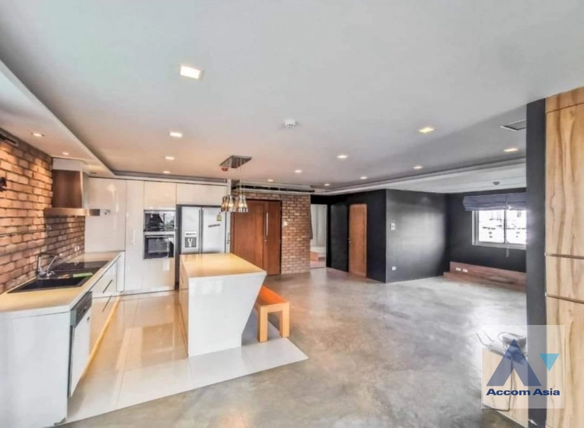  Sompob house Condominium  2 Bedroom for Rent BTS Wongwian Yai in Charoennakhon Bangkok