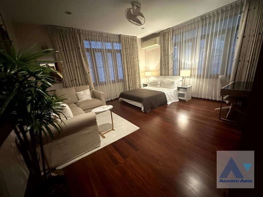15  4 br House For Rent in Sukhumvit ,Bangkok BTS Asok AA41515
