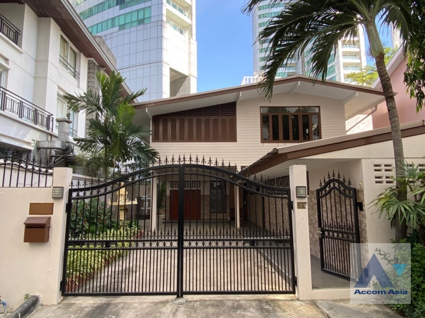 unit 4 Bedrooms  House For Rent in Sukhumvit, Bangkok  near BTS Asok (AA41515)