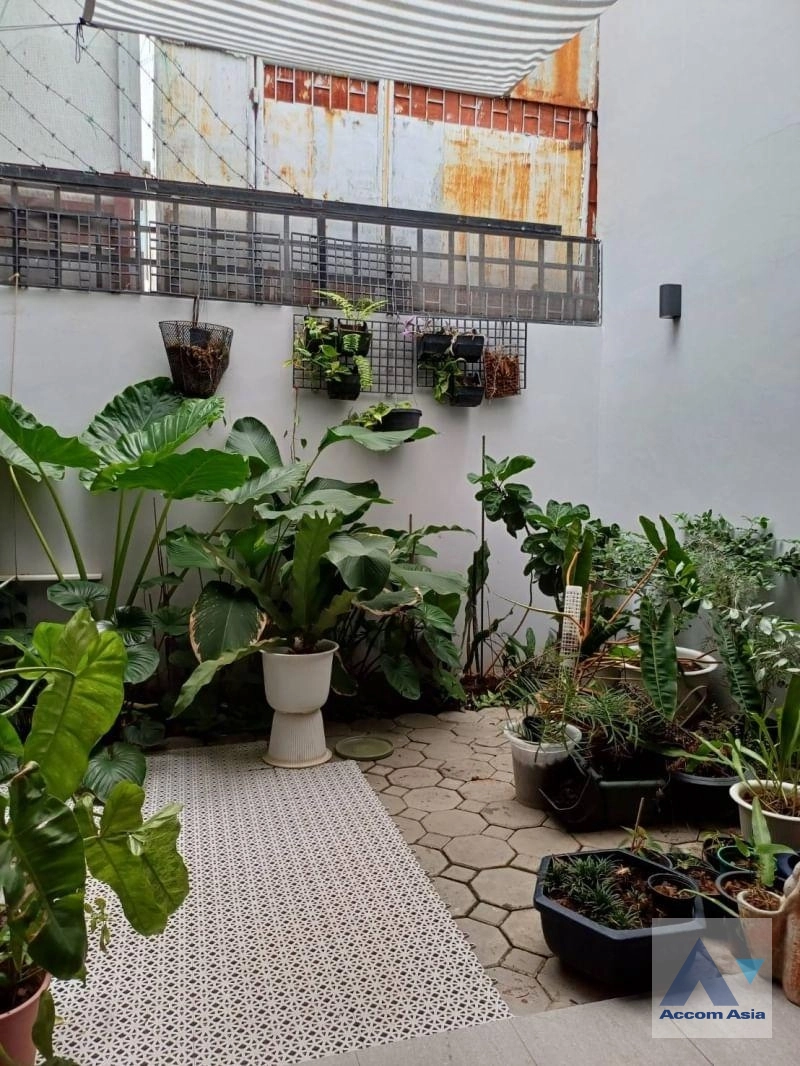 19  2 br Townhouse For Rent in Pattanakarn ,Bangkok  AA41520