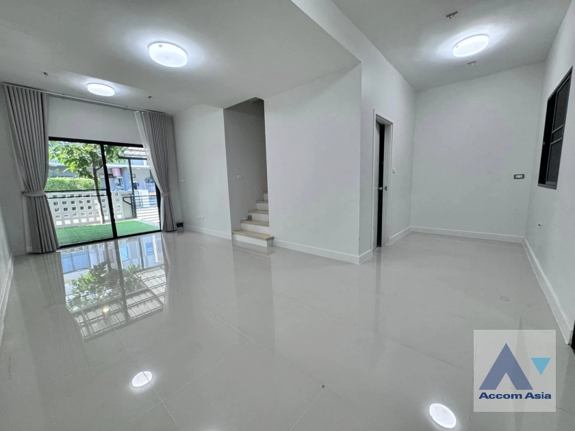 unit 2 Bedrooms  Townhouse For Rent in Pattanakarn, Bangkok  (AA41523)