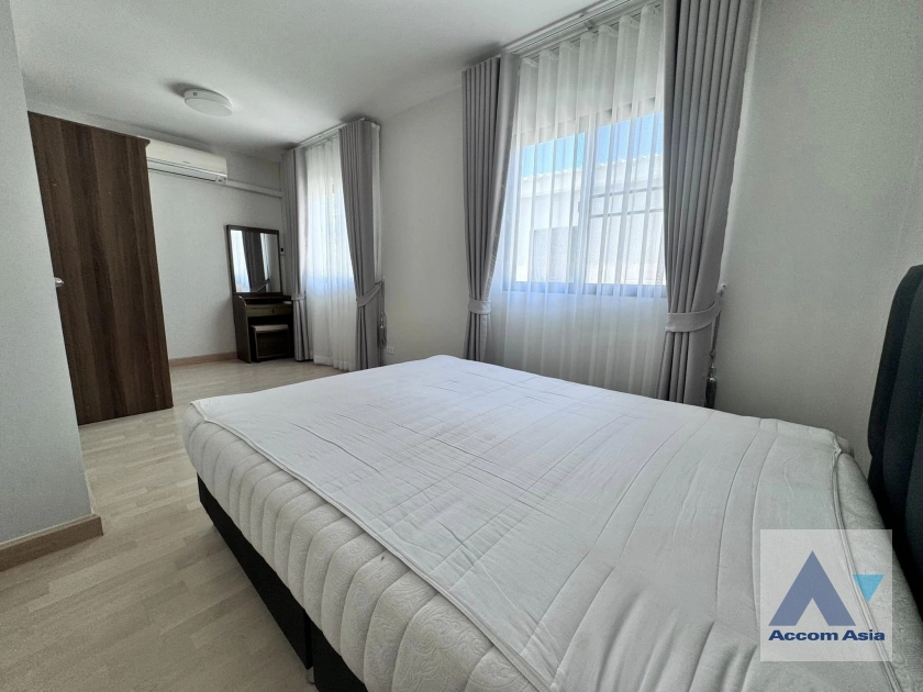 unit 2 Bedrooms  Townhouse For Rent in Pattanakarn, Bangkok  (AA41523)