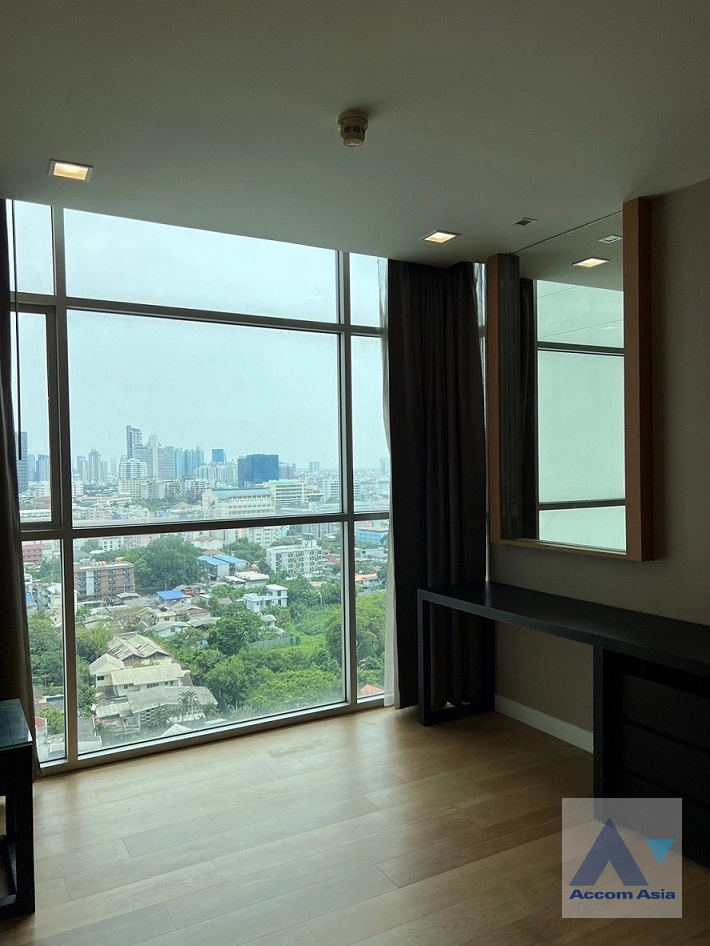 unit 1 Bedroom  Condominium For Sale in Sathorn, Bangkok  near BTS Chong Nonsi (AA41541)