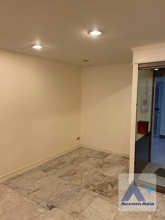 unit Condominium For Sale in Silom, Bangkok  near BTS Chong Nonsi (AA41548)