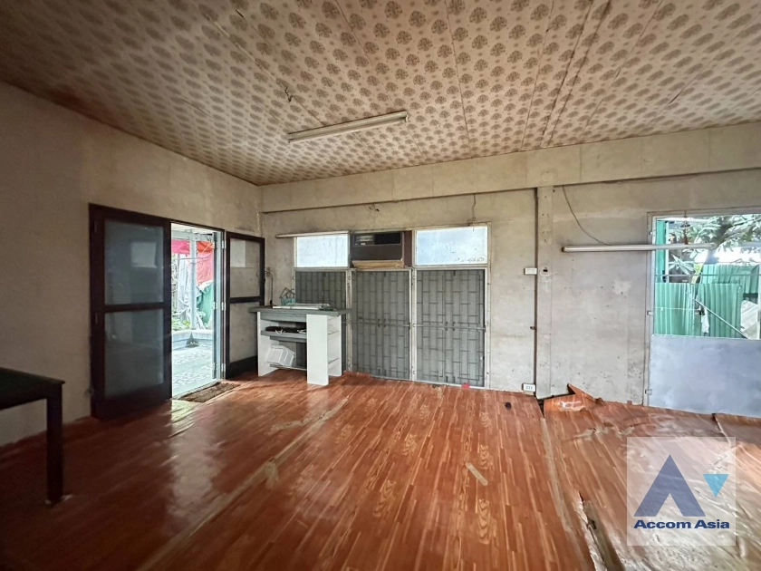 unit 2 Bedrooms  House For Rent in Sukhumvit, Bangkok  near BTS Thong Lo (AA41560)