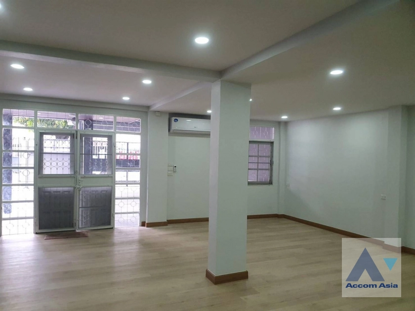 unitHome Office |  3 Bedrooms  House For Rent in Ratchadaphisek, Bangkok  near MRT Thailand Cultural Center (AA41561)