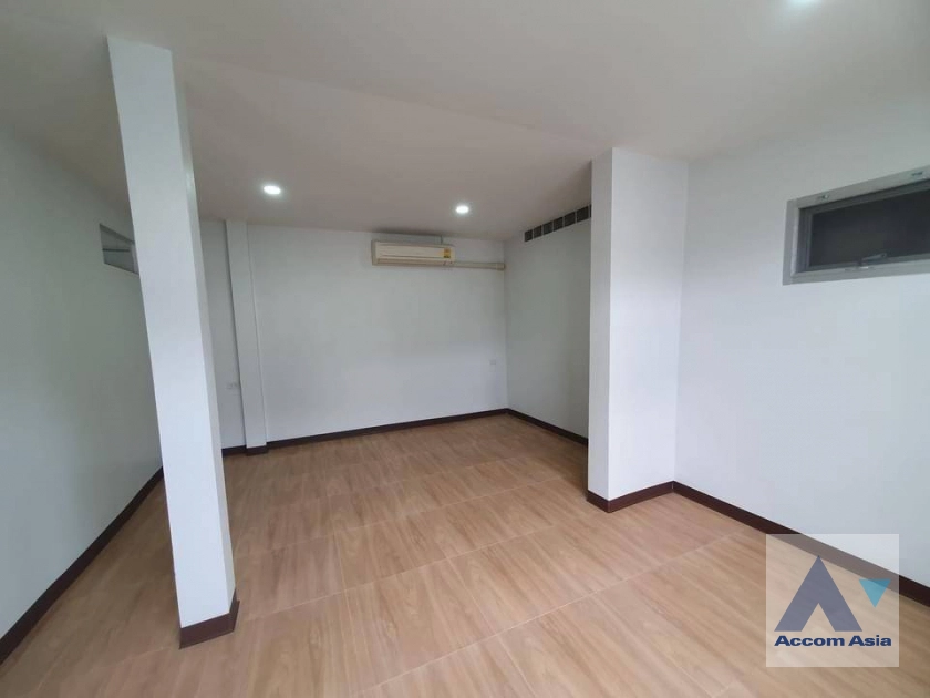 unitHome Office |  3 Bedrooms  House For Rent in Ratchadaphisek, Bangkok  near MRT Thailand Cultural Center (AA41561)