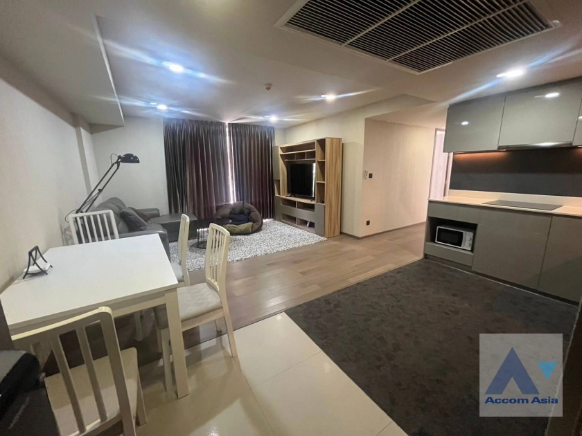 unit 2 Bedrooms  Condominium For Rent in Ploenchit, Bangkok  near BTS Ratchadamri - MRT Silom (AA41569)