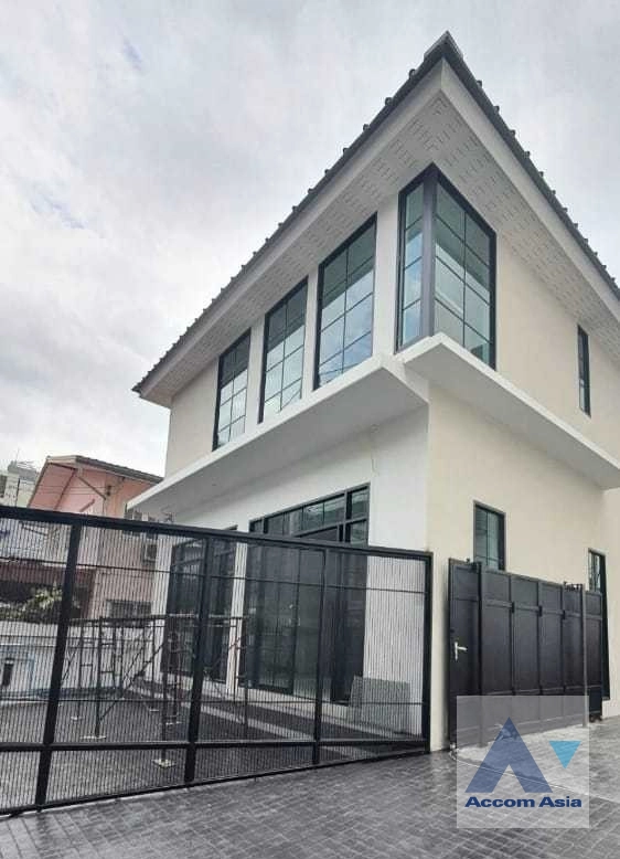  2  House for rent and sale in New Phetchaburi ,Bangkok BTS Victory Monument AA41573