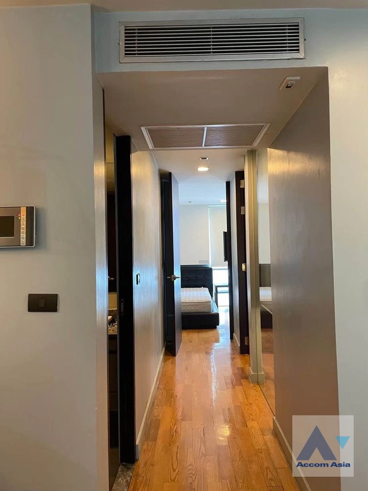 unit 2 Bedrooms  Condominium For Rent in Silom, Bangkok  near BTS Chong Nonsi (AA41577)