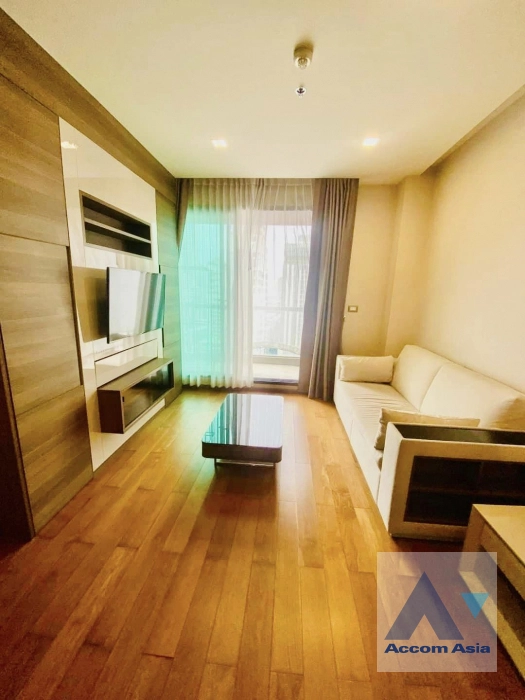 unit 1 Bedroom  Condominium For Sale in Silom, Bangkok  near BTS Chong Nonsi (AA41579)