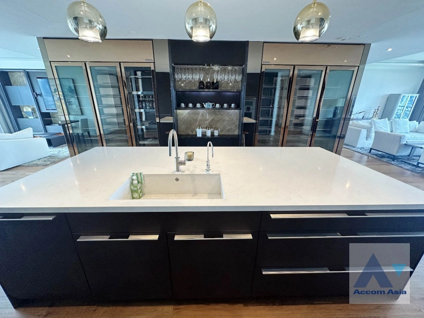 8  3 br Condominium For Sale in Ploenchit ,Bangkok BTS Ratchadamri - MRT Silom at 185 Rajadamri AA41590