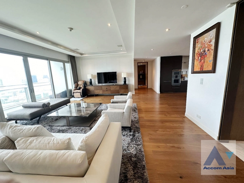 unitFully Furnished, Penthouse |  3 Bedrooms  Condominium For Sale in Ploenchit, Bangkok  near BTS Ratchadamri - MRT Silom (AA41590)