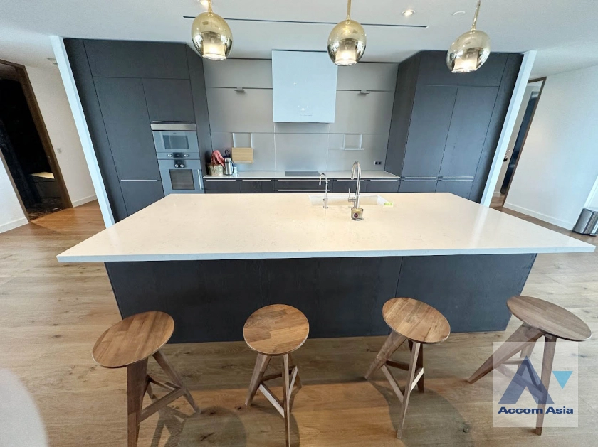 7  3 br Condominium For Sale in Ploenchit ,Bangkok BTS Ratchadamri - MRT Silom at 185 Rajadamri AA41590