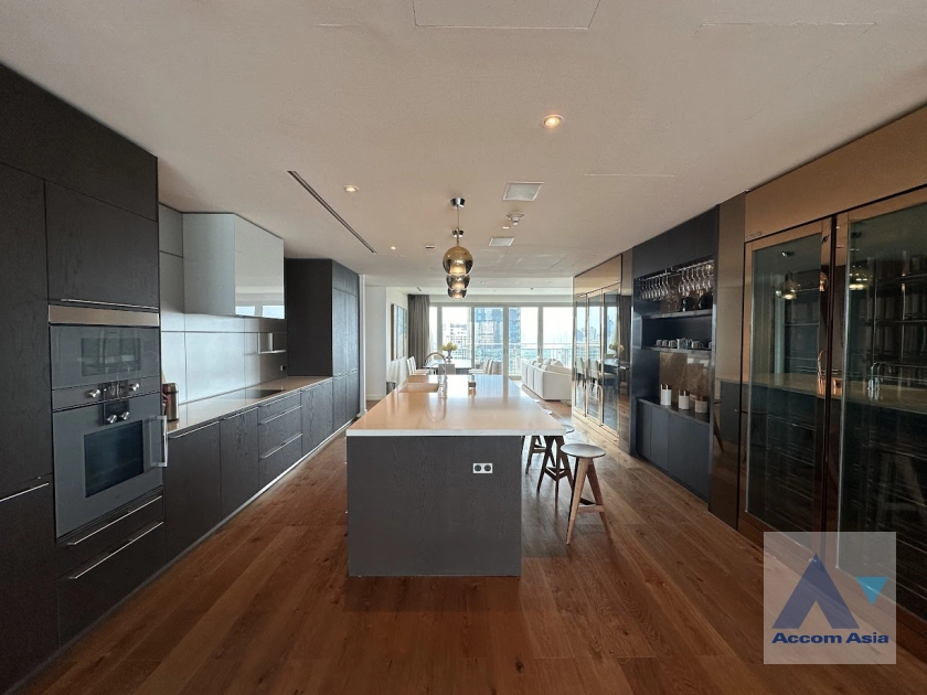 unitFully Furnished, Penthouse |  3 Bedrooms  Condominium For Sale in Ploenchit, Bangkok  near BTS Ratchadamri - MRT Silom (AA41590)