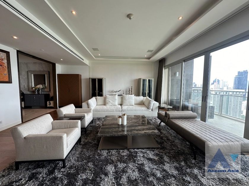 unitFully Furnished, Penthouse |  3 Bedrooms  Condominium For Sale in Ploenchit, Bangkok  near BTS Ratchadamri - MRT Silom (AA41590)