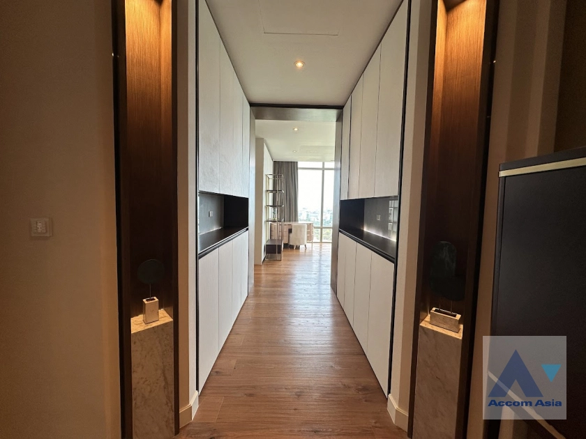 27  3 br Condominium For Sale in Ploenchit ,Bangkok BTS Ratchadamri - MRT Silom at 185 Rajadamri AA41590