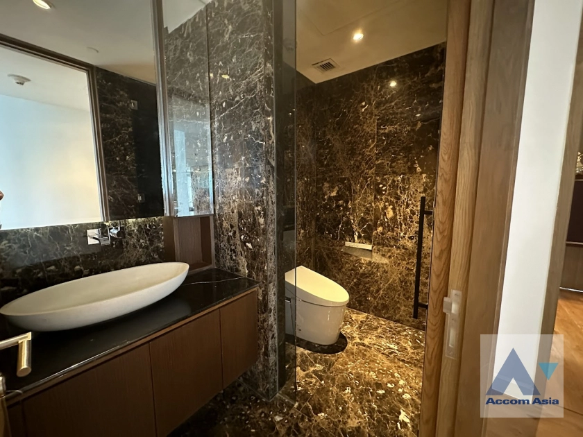 24  3 br Condominium For Sale in Ploenchit ,Bangkok BTS Ratchadamri - MRT Silom at 185 Rajadamri AA41590