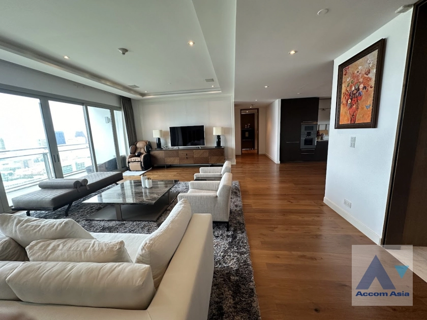 unitFully Furnished, Penthouse |  3 Bedrooms  Condominium For Sale in Ploenchit, Bangkok  near BTS Ratchadamri - MRT Silom (AA41590)