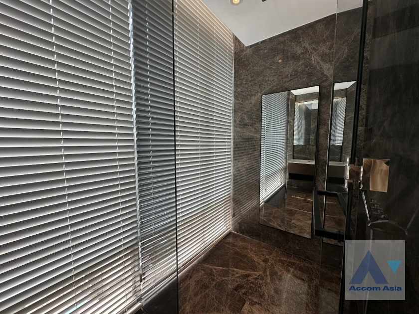 25  3 br Condominium For Sale in Ploenchit ,Bangkok BTS Ratchadamri - MRT Silom at 185 Rajadamri AA41590