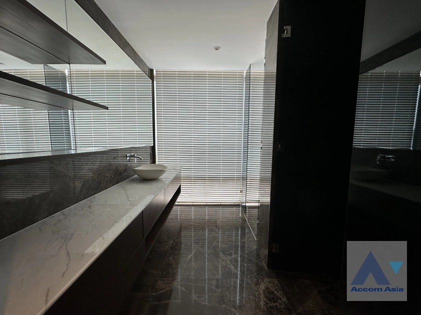 22  3 br Condominium For Sale in Ploenchit ,Bangkok BTS Ratchadamri - MRT Silom at 185 Rajadamri AA41590