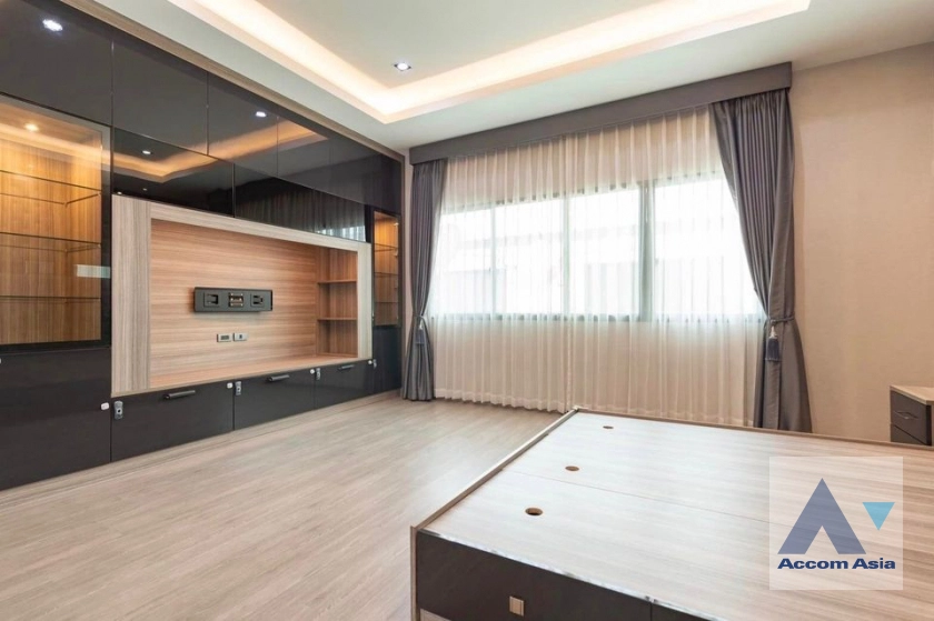 11  3 br Townhouse for rent and sale in Lat Phrao ,Bangkok  at Landmark Ekamai-Ramindra AA41598