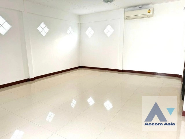 4  4 br House For Rent in Ratchadaphisek ,Bangkok  AA41601