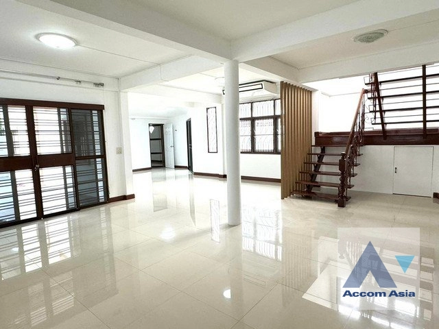 1  4 br House For Rent in Ratchadaphisek ,Bangkok  AA41601