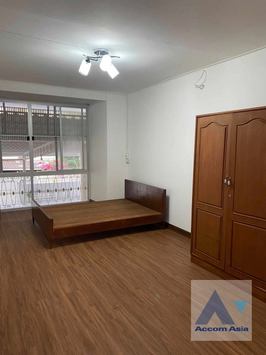 9  2 br House for rent and sale in Ploenchit ,Bangkok MRT Lat Phrao AA41602