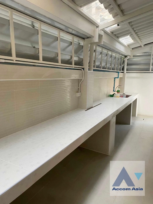 14  2 br House for rent and sale in Ploenchit ,Bangkok MRT Lat Phrao AA41602