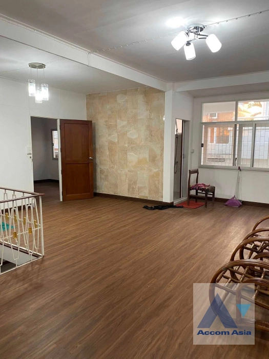 7  2 br House for rent and sale in Ploenchit ,Bangkok MRT Lat Phrao AA41602