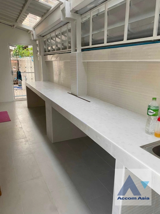 15  2 br House for rent and sale in Ploenchit ,Bangkok MRT Lat Phrao AA41602