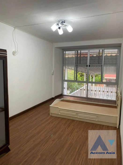 12  2 br House for rent and sale in Ploenchit ,Bangkok MRT Lat Phrao AA41602
