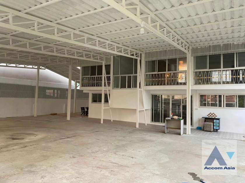  2  2 br House for rent and sale in Ploenchit ,Bangkok MRT Lat Phrao AA41602