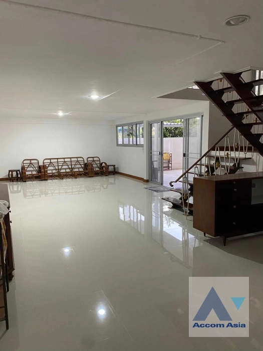 4  2 br House for rent and sale in Ploenchit ,Bangkok MRT Lat Phrao AA41602