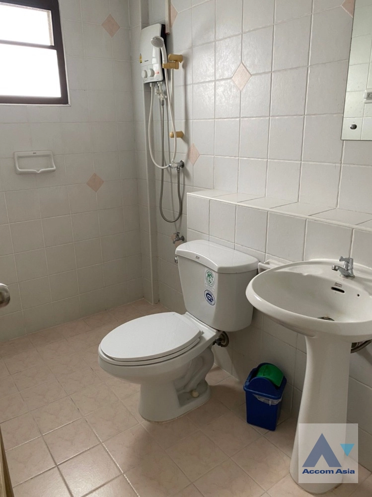 14  3 br Townhouse For Sale in Lat Phrao ,Bangkok  AA41606