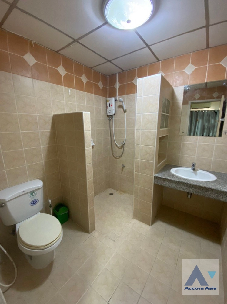 12  3 br Townhouse For Sale in Lat Phrao ,Bangkok  AA41606