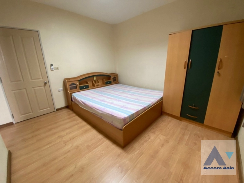 8  3 br Townhouse For Sale in Lat Phrao ,Bangkok  AA41606