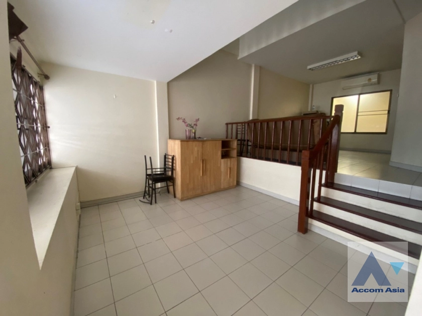 4  3 br Townhouse For Sale in Lat Phrao ,Bangkok  AA41606