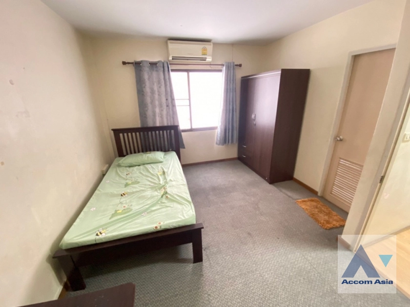 10  3 br Townhouse For Sale in Lat Phrao ,Bangkok  AA41606